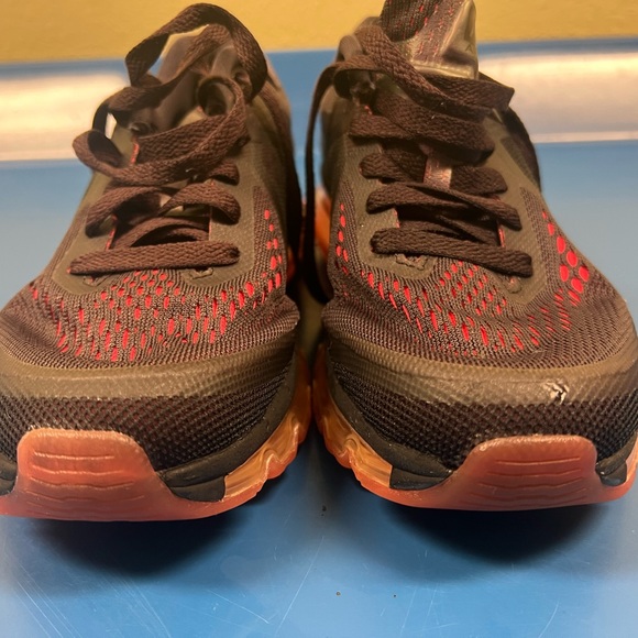 Women’s Air Max - Picture 2 of 6